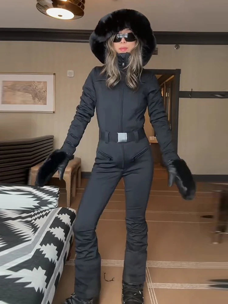 Damen-Skioveralls mit Kapuze, Kunstfell-Patchwork, Reißverschlusstaschen und Gürtel, Hochgeschnittener Einteiler, Wintermode 2026, Schwarzer Romper