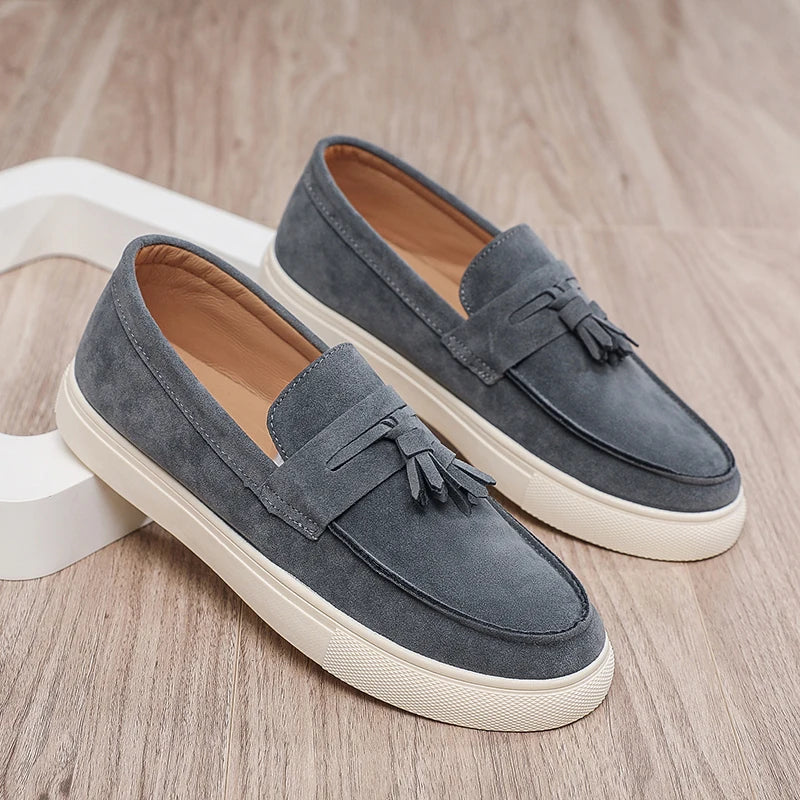 Klassische graue Herren-Freizeitschuhe, bequeme Wildleder-Loafer für Herren, Freizeitschuhe, Slip-on-Designer-Schuhe, Herren-Mokassins