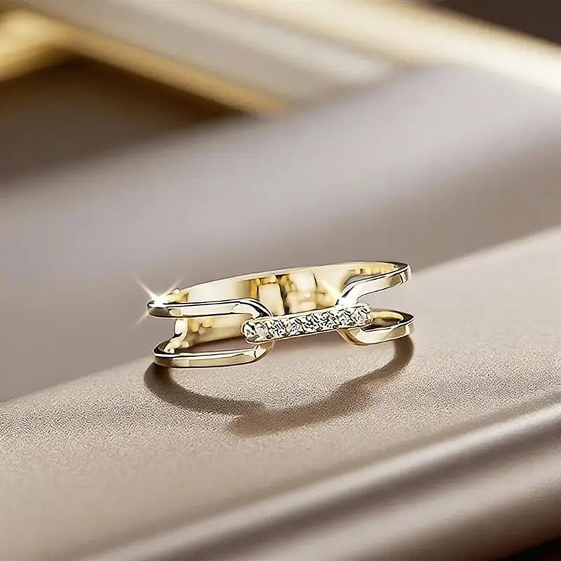 Huitan Ring im schlichten Stil, goldfarben, für Damen, Kettendesign, hohl, modisch, für Hochzeit, Party, vielseitiges Zubehör, Schmuck mit eingelegtem CZ