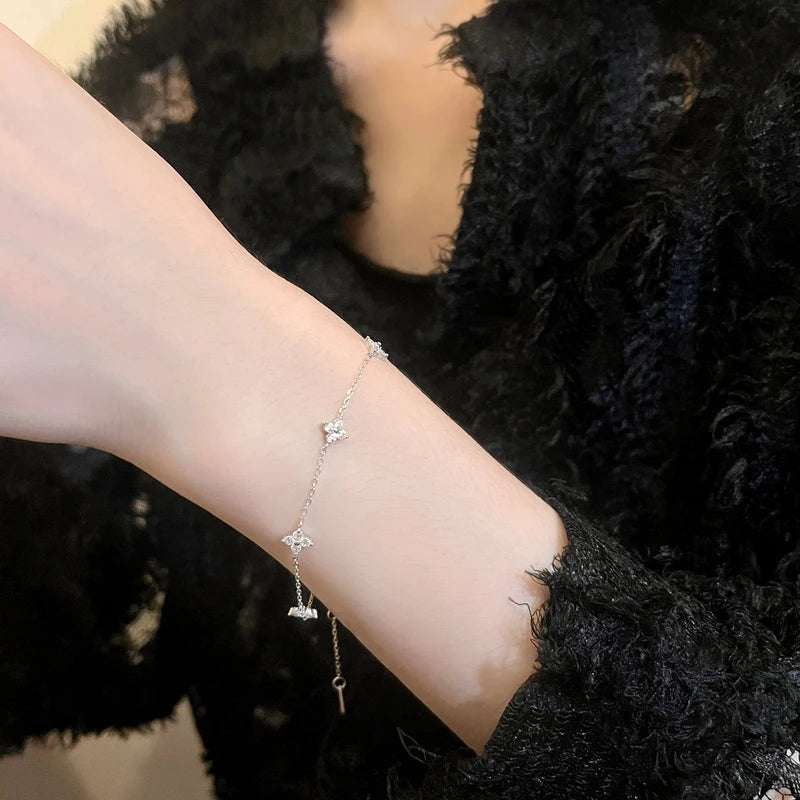 Edelstahl-Zirkon-Halskette mit vierblättrigem Kleeblatt-Anhänger für Frauen und Mädchen, schlichter, eleganter Schmuck, Geschenk, Glücksbringer-Kette
