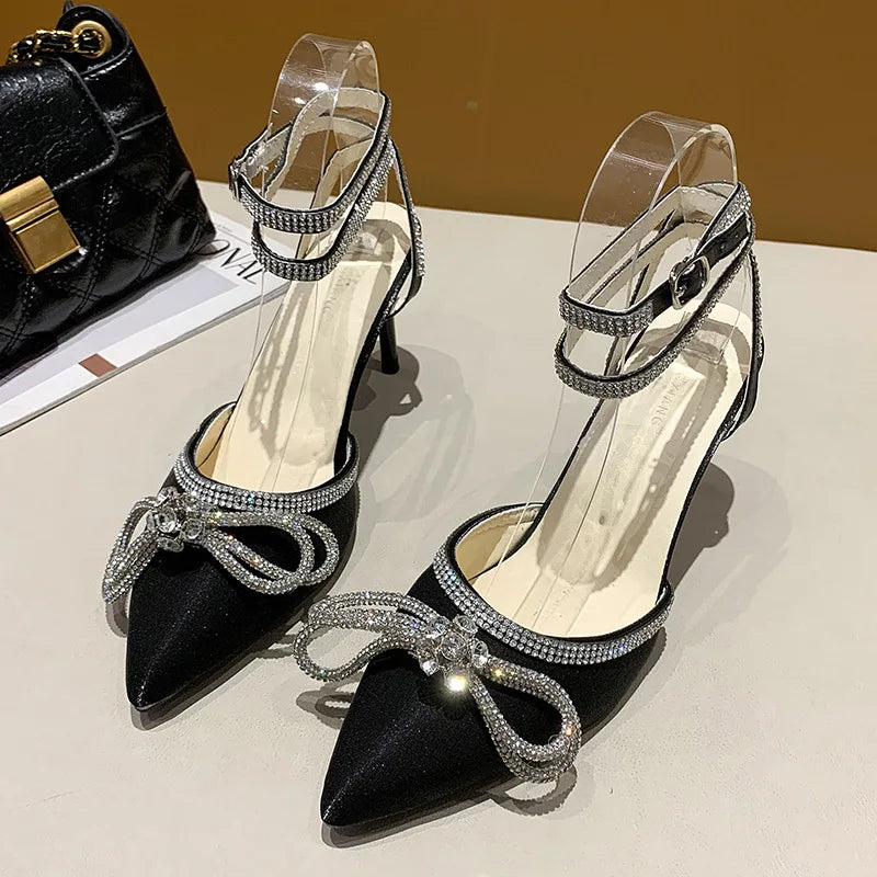 Bankettkleid, weiße High Heels, elegantes Temperamentkleid, Hochzeitsschuhe, Strass, spitze hohle Zehen, sexy Sandalen für Damen