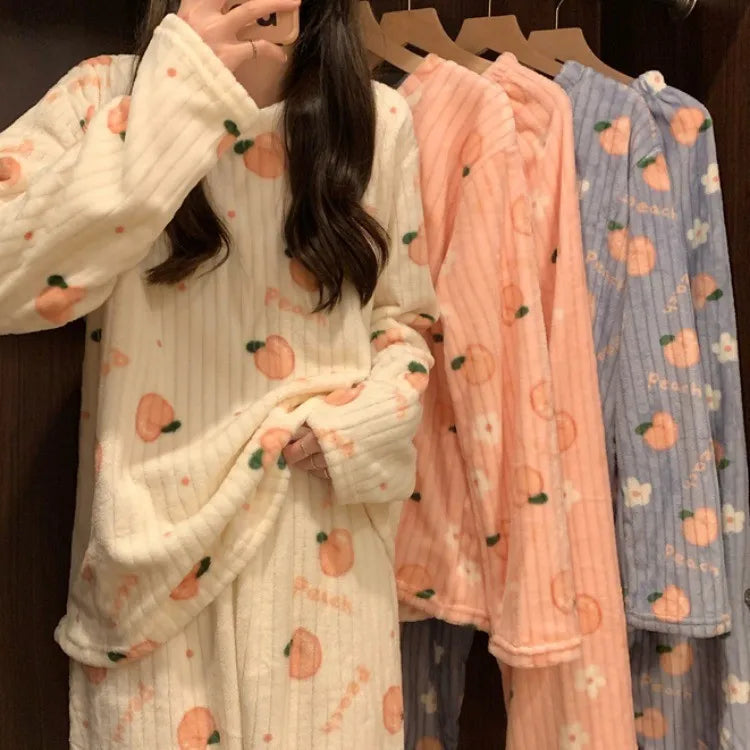 Herbst-Winter-Nachtwäsche, zweiteiliges Set, bezaubernder Pyjama aus pfirsichfarbenem Korallen-Flanell, modische warme Loungewear für Zuhause darüber hinaus