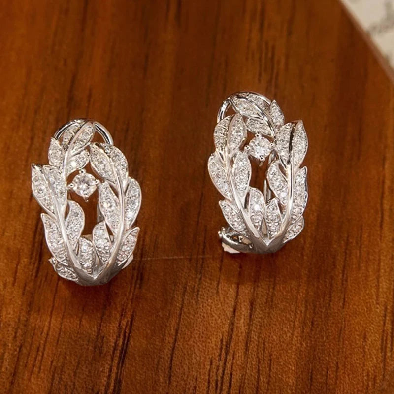 Huitan Silber Farbe Blatt Creolen für Frauen Neu Gestaltete Exquisite Ohr Zubehör Silber Farbe Hochzeit Trendy Schmuck