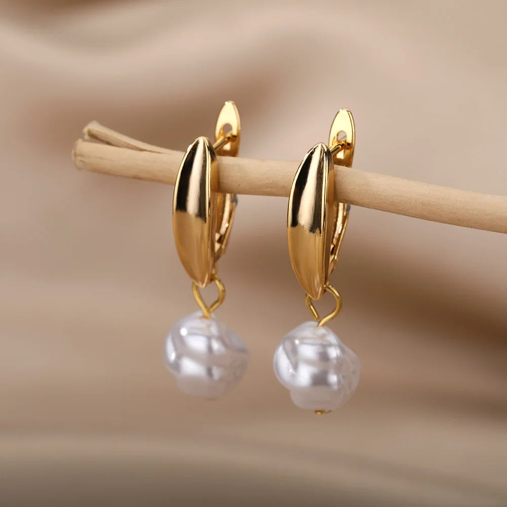 Klassische Imitation Perle Edelstahl Durchbohrte Ohrringe für Frauen Vergoldet Blatt Zirkonia Schmuck Retro Schmuck Kostenloser Versand