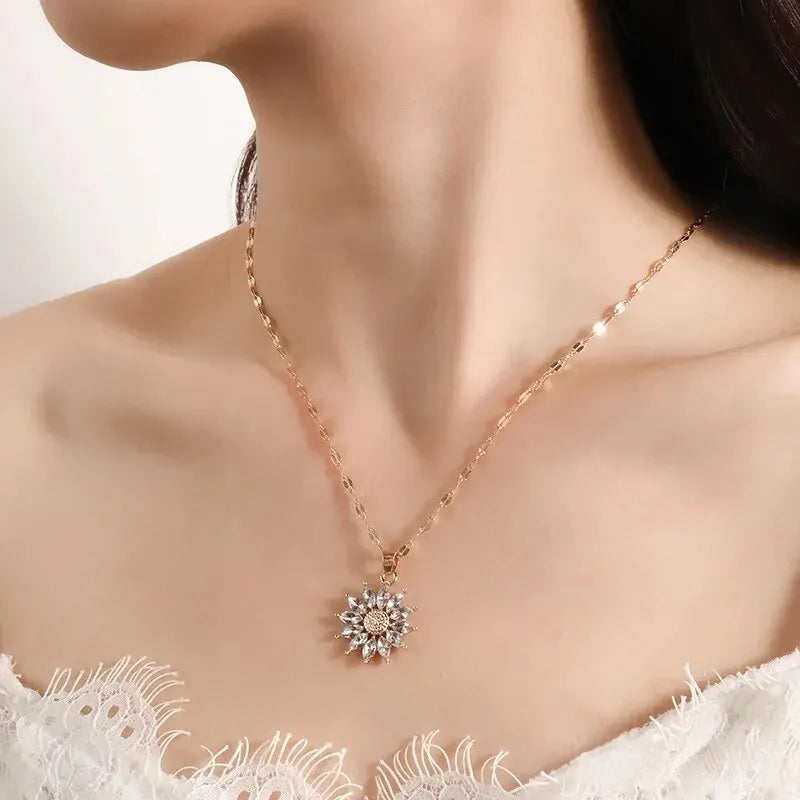 1PCS Gold-farbe Halskette Damen Licht Luxus Stil Blume Anhänger Intarsien Zirkonia Titan Stahl Kette Urlaub Schmuck