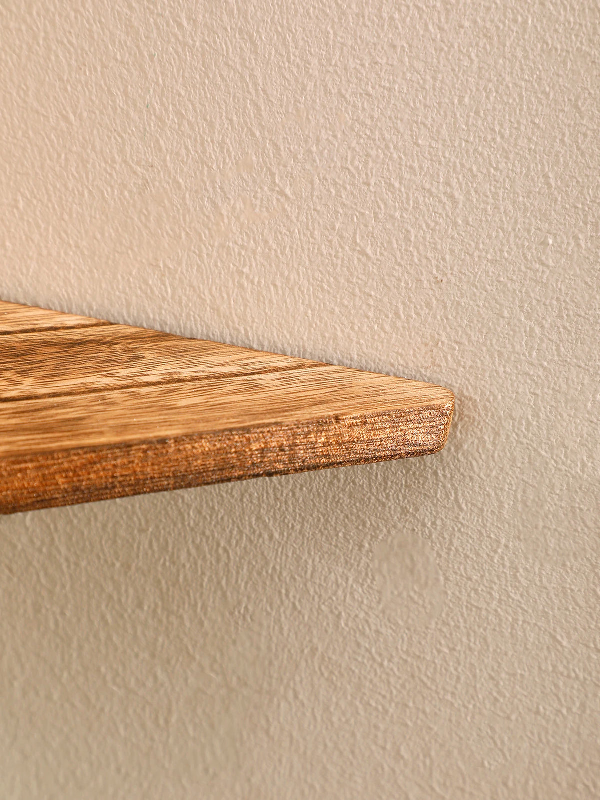 Holzkohle gebranntes Holz-Eckregal, Holz schwebendes Regal, Display-Ständer, Haushaltsgeräte, Buch, Blumentopfhalter, Wohnzimmer, Kunst, Geschenk