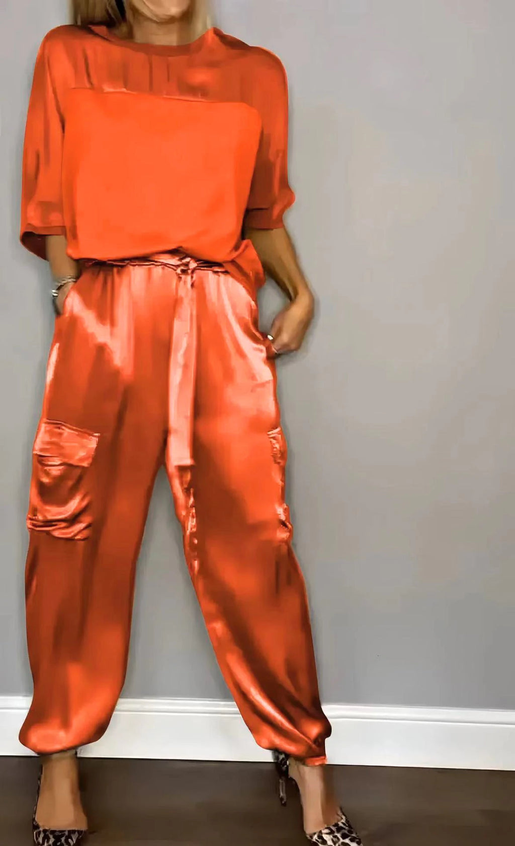 2024 Europäisches und amerikanisches grenzüberschreitendes neues modisches Damen-Kleidungsset aus glattem Satin mit halben Ärmeln, zweiteiliges Freizeit-Set