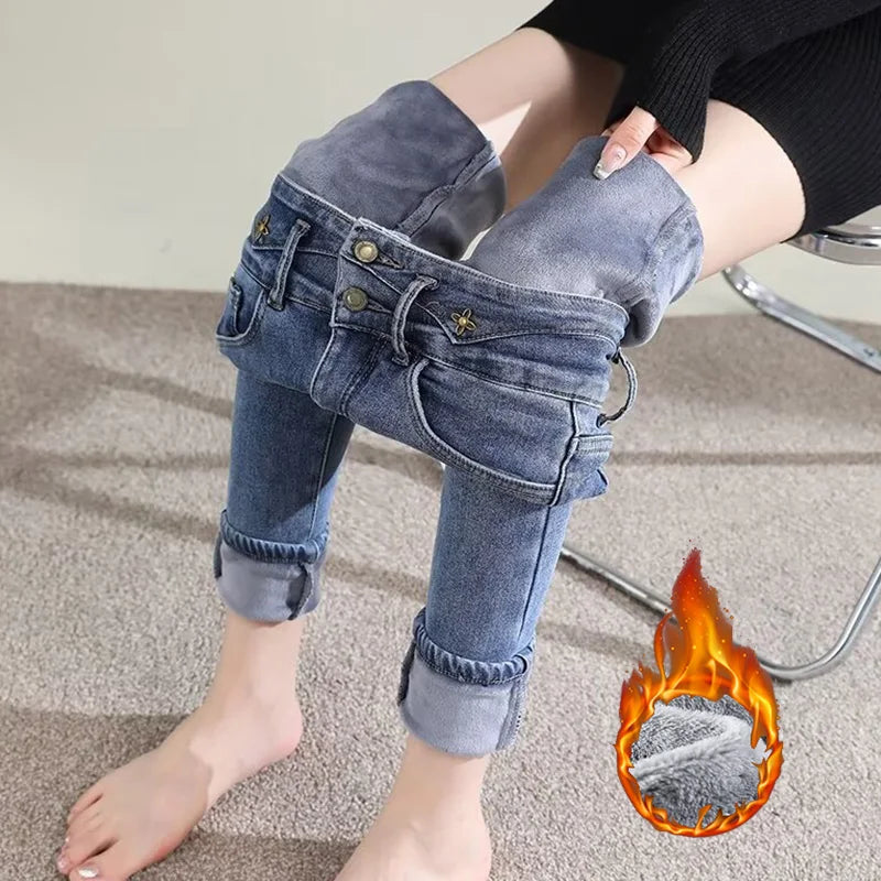 Winter Dame Plüsch Thermische Schmale Gerade Bein Jeans Mädchen Schnee Warme Casual Denim Hosen Frauen Klassische Koreanische Fleece Hosen