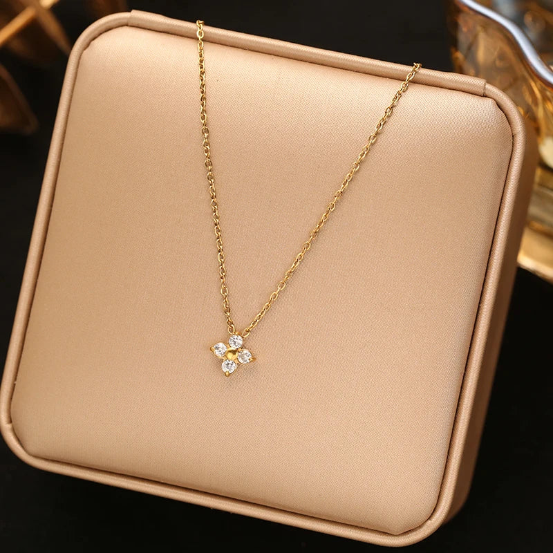 EILIECK 316L Edelstahl Goldfarbene Blumen-Anhänger-Halskette für Frauen, trendige Halskette, wasserdicht, Urlaubsschmuck, Geschenk