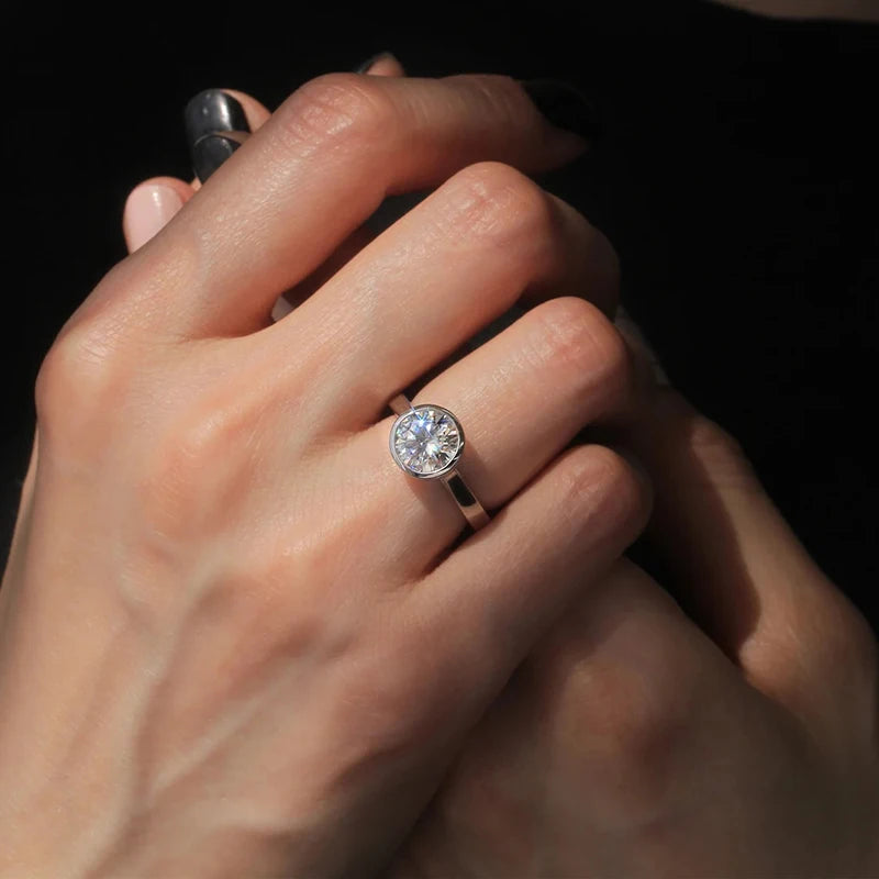 Huitan einfache runde weiße cz Ringe für Frauen Ewigkeit Hochzeit Verlobung bänder Zubehör Temperament eleganten weiblichen Schmuck