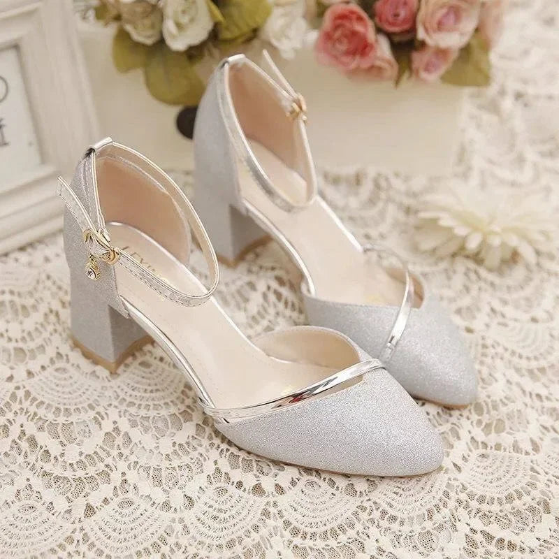Neue Baotou Sandalen weibliche koreanische Version spitze Wurzel dicke Ferse Damenschuhe ein Wort Schnalle Mode Sandalen Zapatos de Mujer