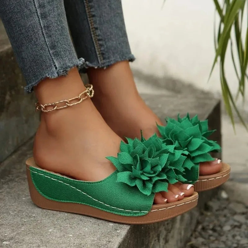 2026 Sommer Damen Grüne Blumen-Keilsandalen mit offener Zehenpartie, bequeme, atmungsaktive Freizeitschuhe für draußen, rutschfeste Sohle