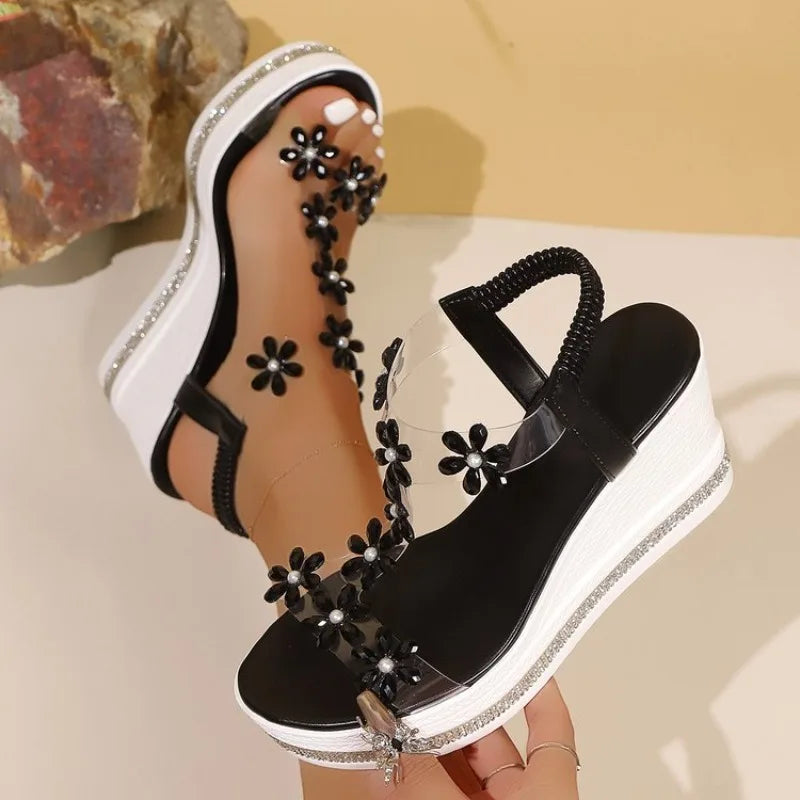 Damen-Sandalen mit dickem Absatz, Sommer-Neuheit, große Größen, modische Keilabsatz-Sandalen mit Blumen und Strass, Feen-Strandsandalen mit runder Zehenpartie