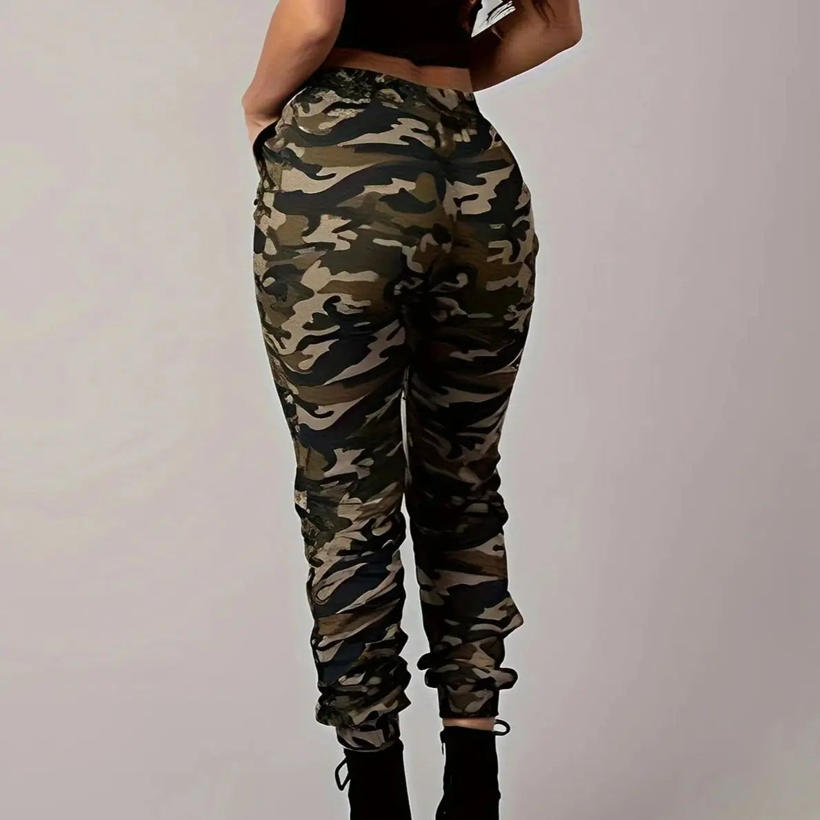 Damen 2026 Lässige Camouflage-Cargohose mit Pattentaschen Gerade Geschnittene Hose für Frühling & Sommer