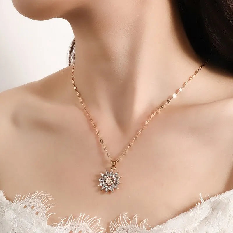 1PCS Gold-farbe Halskette Damen Licht Luxus Stil Blume Anhänger Intarsien Zirkonia Titan Stahl Kette Urlaub Schmuck