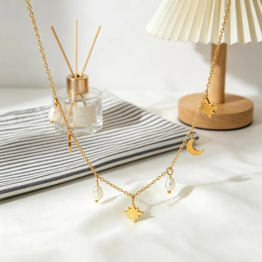Elegante 18K Vergoldete Edelstahl Stern- und Mond-Anhänger Halskette mit Französischem Stil Zarter Perlenschmuck für Süße Mädchen