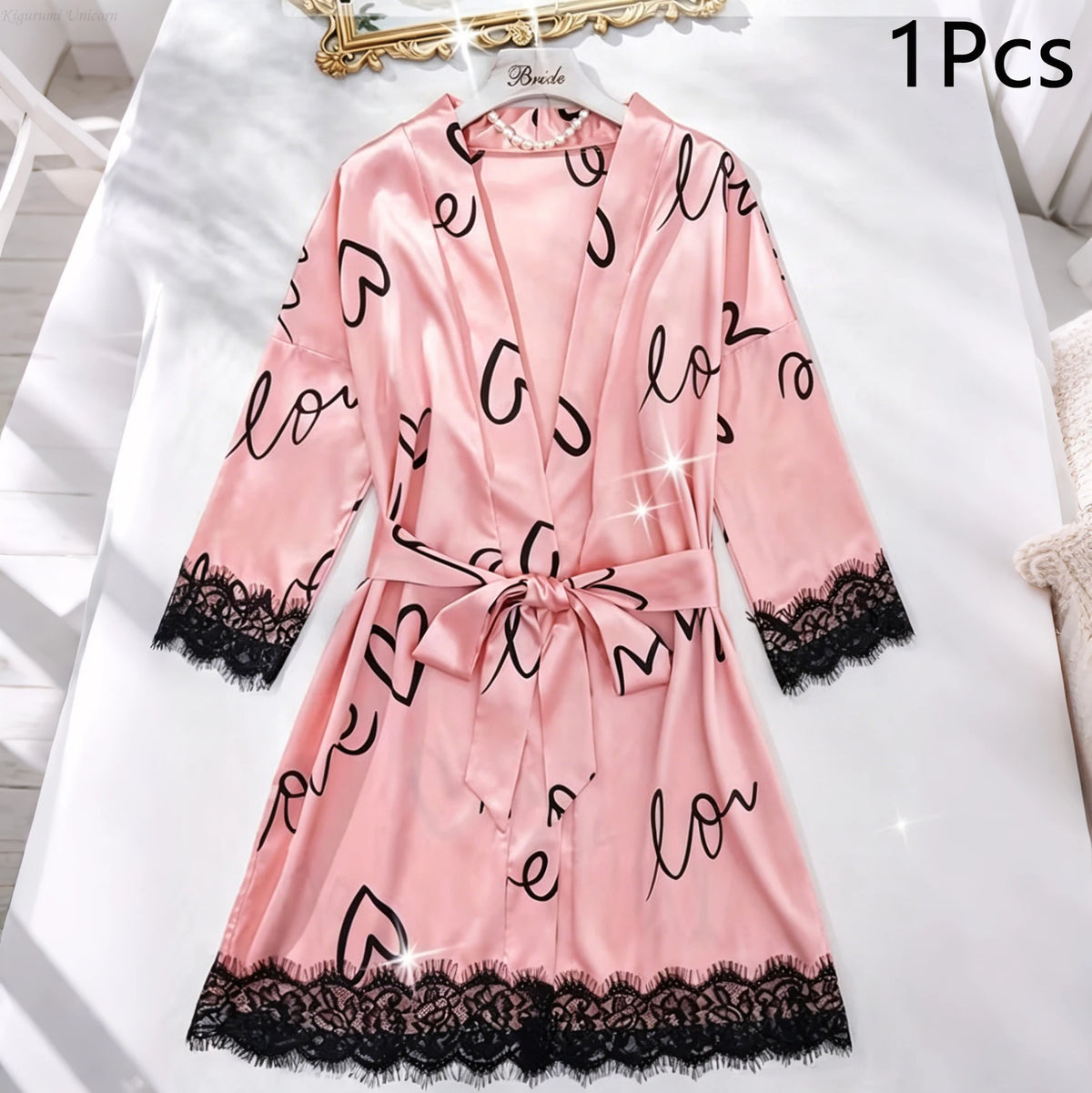 Damen-Pyjama-Set aus Satin mit Buchstaben-Print, V-Ausschnitt, sexy Spitzenbesatz, eleganter Seiden-Loungewear mit langärmeliger Robe, Trägerhemd und Shorts