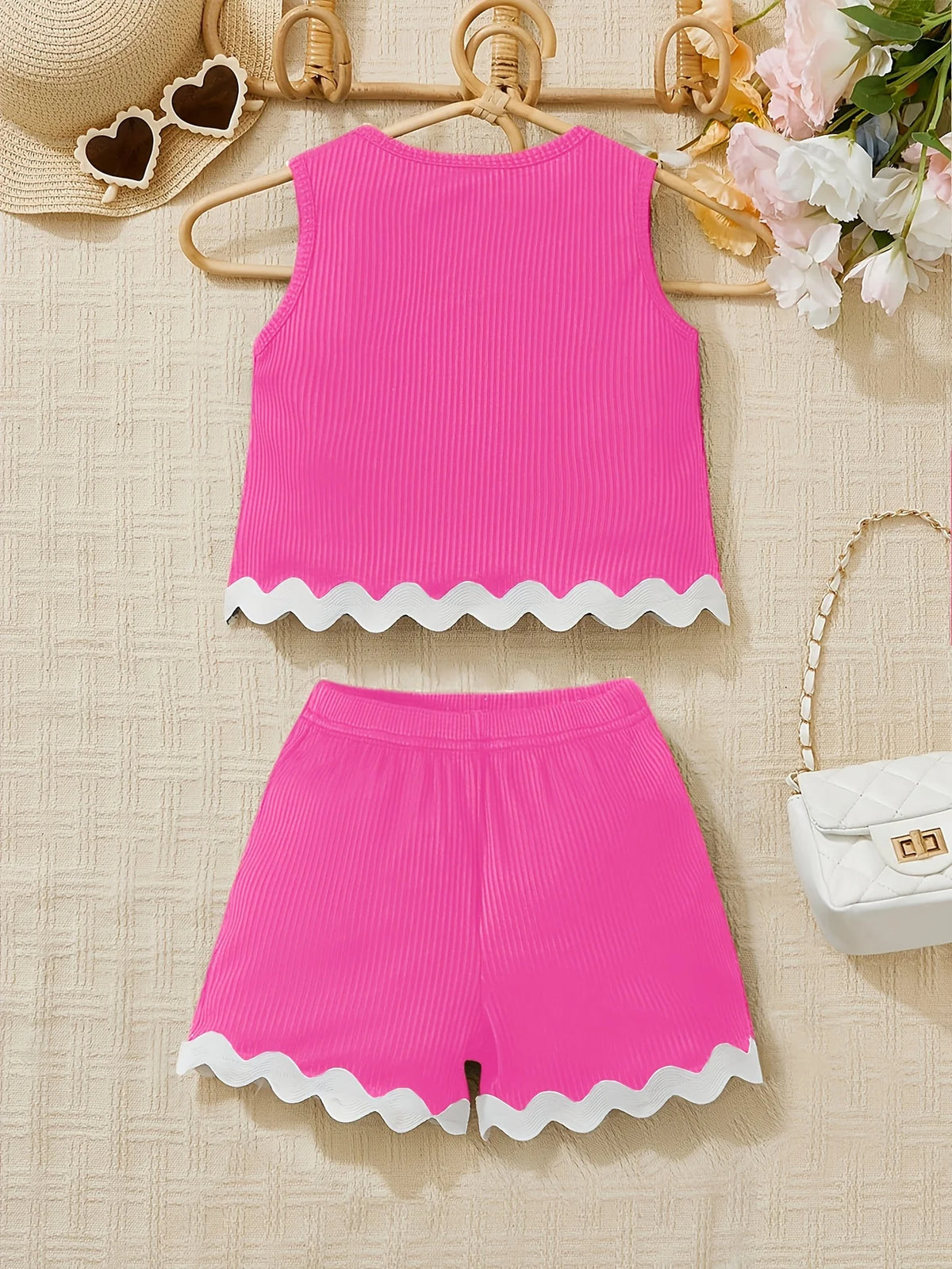 Freizeitoutfit für Mädchen: Zweiteiliges Set aus Weste und Shorts, Schwarz und Rosenrot mit weißem Spitzendesign, stilvoll und attraktiv, geeignet für Kinder im Alter von 4-12 Jahren, vielseitige Kleidung für den Sommer,