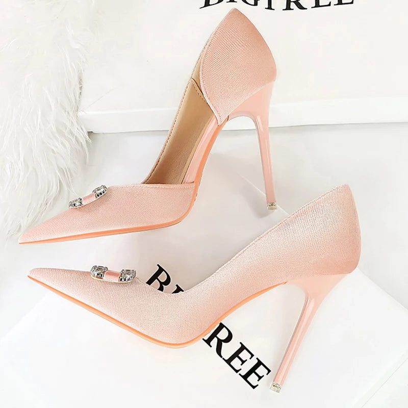Frauen Luxus Kristall 7 cm 10,5 cm High Heels Stiletto Scarpins Weibliche Elegante Valentine Pumpen Dame Samt Party Low Heels schuhe