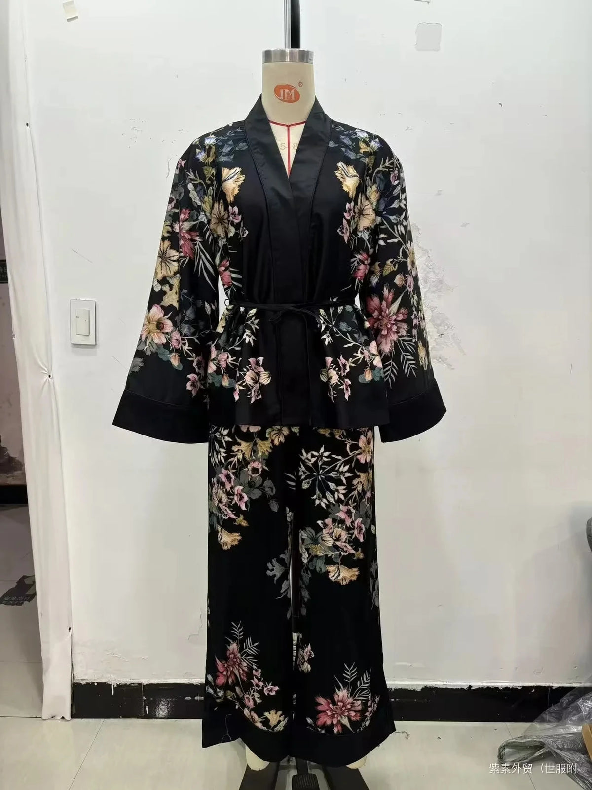 KONDALA Lässig-Schicke Damen-Print-Anzüge mit V-Ausschnitt, Langarm, Schnürung, Lockerer Blazer und Weite Hose – Neue Mode 2026 für Damen – Urlaubs-Sets