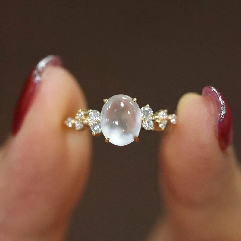 Huitan elegante Nachahmung Opal Frauen Ringe für Hochzeit exquisite weibliche Finger Accessoires Jubiläums geschenk neuen Modeschmuck