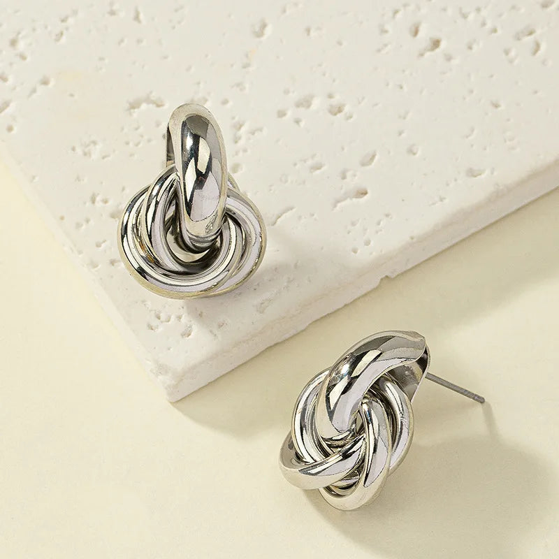 Einzigartige geometrische unregelmäßige gestreifte große Ohrschnalle-Ohrringe für Frauen, kreative Metall-Gold-Farbe, fächerförmiger Ohrring, Schmuck, Geschenk