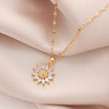 1PCS Gold-farbe Halskette Damen Licht Luxus Stil Blume Anhänger Intarsien Zirkonia Titan Stahl Kette Urlaub Schmuck