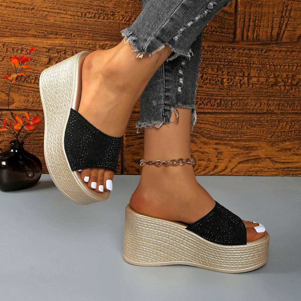 Damen Keilsandalen 2026 Neue Sommer Damen Slip-on Hochhackige Modische Damenschuhe Bequeme Blumen Outdoor Plateau-Sandalen