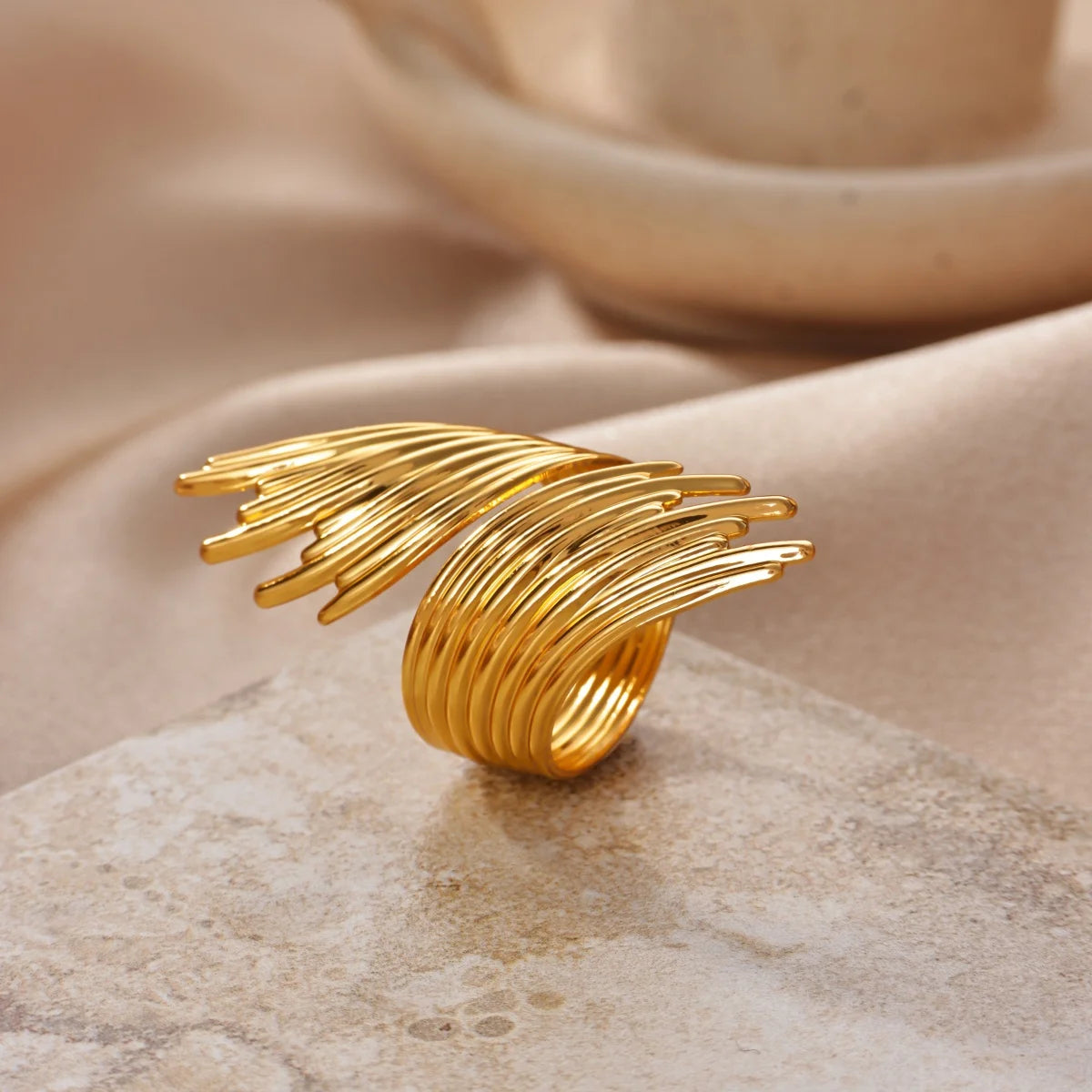 Punk-Ringe mit kräftiger Textur und Flügelmotiv für Damen, goldfarben, geometrischer Statement-Ring, ästhetischer Hochzeitsschmuck, Geburtstagsgeschenk