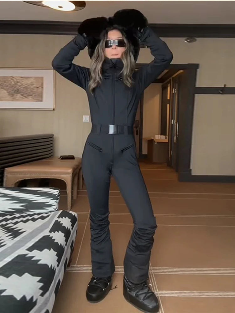 Damen-Skioveralls mit Kapuze, Kunstfell-Patchwork, Reißverschlusstaschen und Gürtel, Hochgeschnittener Einteiler, Wintermode 2026, Schwarzer Romper