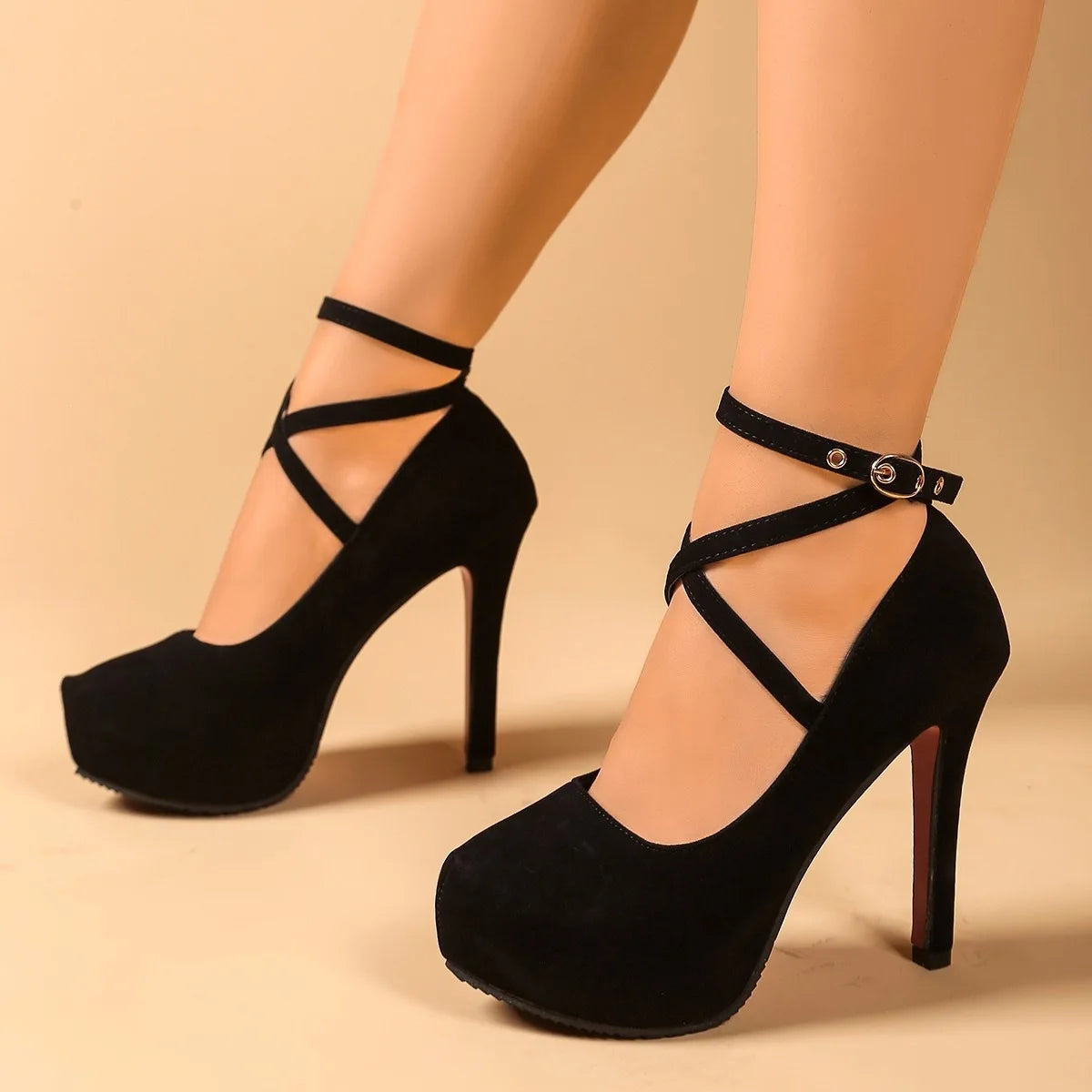 Modische Spitze High Heels mit Schnallenverschluss für Damen Frühling Neuer Stil Große Größen Niedrig Geschnitten Gummisohle Party-Schuhe