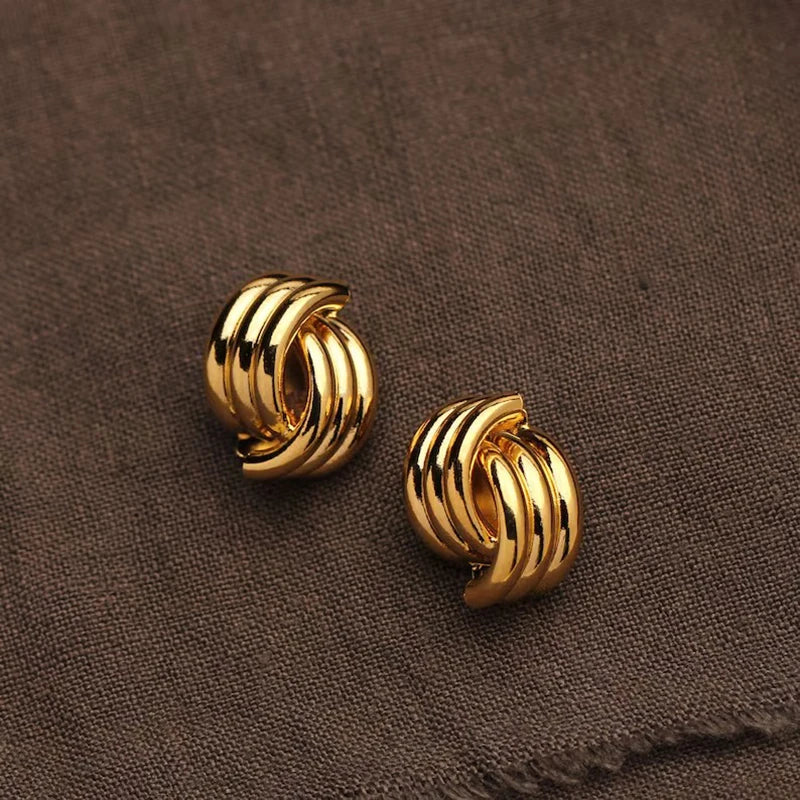Mode Glänzende Drei-Schicht Strukturierte Kreuzung Knoten Ohrringe für Frauen Gold Farbe Kupfer Legierung Ohrring Vintage-Schmuck Geschenke