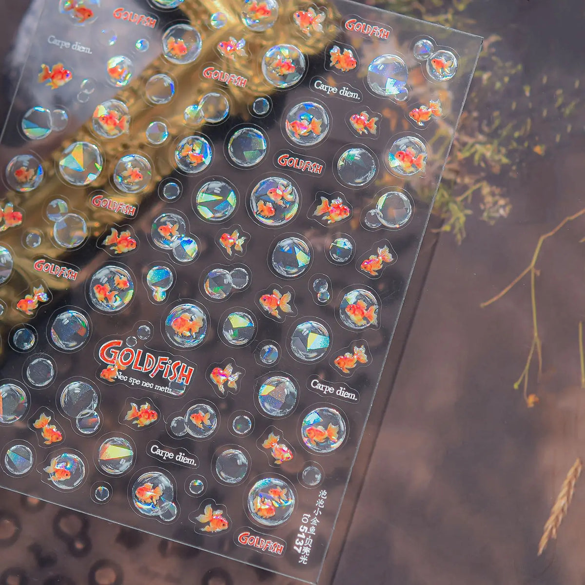 Bunte Blasen Laser Shattered Glass Effect Nail Art Aufkleber Regenbogen Bagful Goldfish 5D Aufkleber Selbstklebende Maniküre Sliders