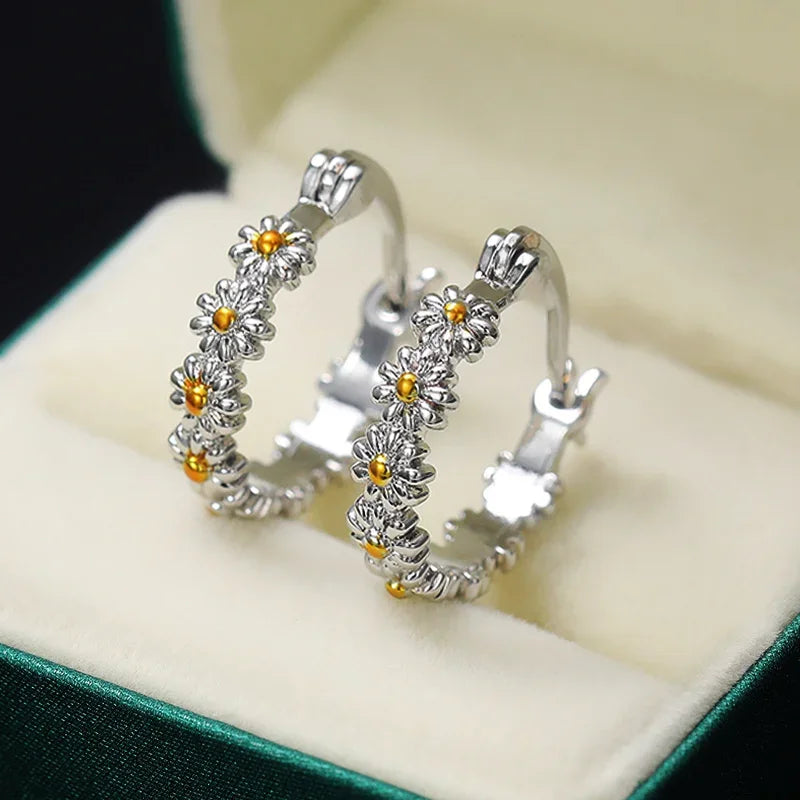 CAOSHI Zarte Gänseblümchen-Creolen für Damen, Alltagstaugliches Accessoire, Eleganter Blumenschmuck für Frauen, Schickes Geschenk, Großhandelsartikel