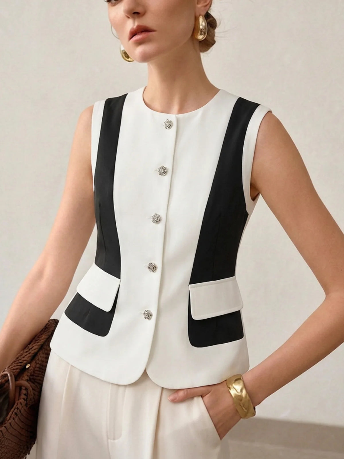 Elegante Damenweste im Color-Block-Design, schicke ärmellose Jacke im französischen Stil, marineblau & weiß, Knopfleiste mit Juwelenknöpfen, Vintage-Look