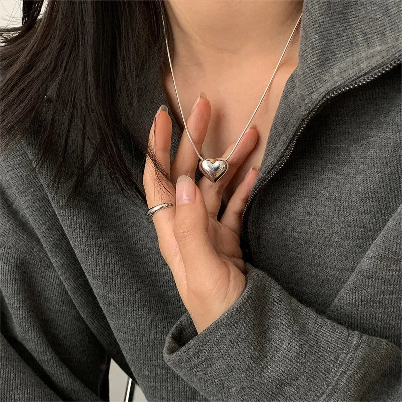 Neue Einfache Hohl Liebe Herz Anhänger Halskette für Frauen Mode Kreative Geometrische Schlüsselbein Kette Halsketten Partei Schmuck Geschenk