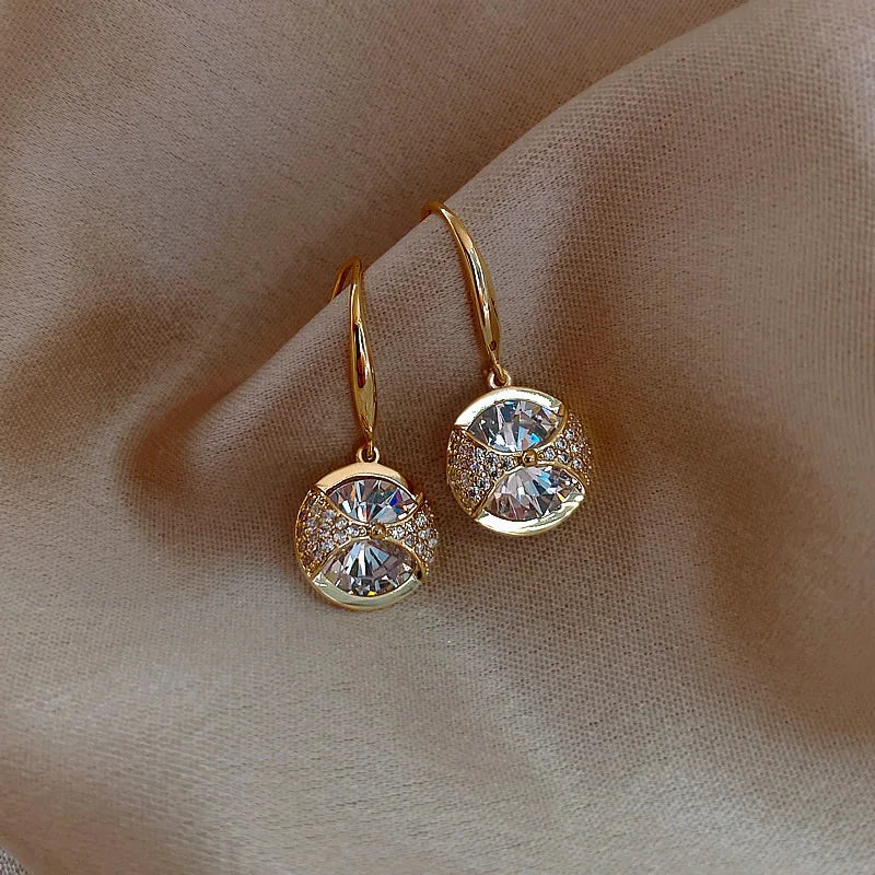 Exquisite luxuriöse runde Zirkon-Ohrstecker für Frauen, glänzender Strass-Mond-Bienen-Ohrring, geometrischer Ohrring, Party- und Hochzeitsschmuck