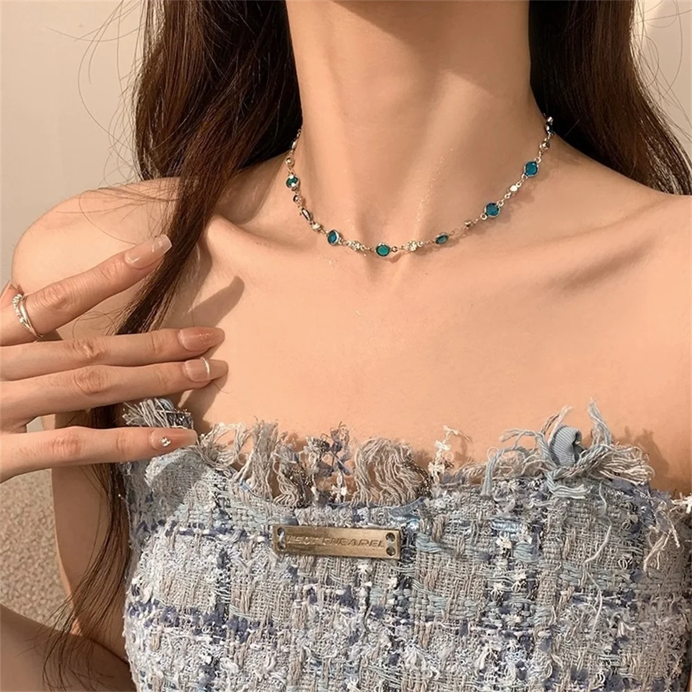 Neue Modische Filigrane Zirkon-Funkelnde Anhänger Romantische Blaue Kristall-Schmetterling-Halskette für Frauen Zweischichtige Choker-Kette