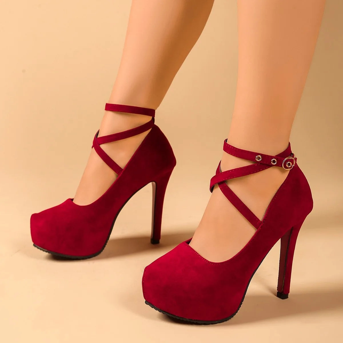 Modische Spitze High Heels mit Schnallenverschluss für Damen Frühling Neuer Stil Große Größen Niedrig Geschnitten Gummisohle Party-Schuhe