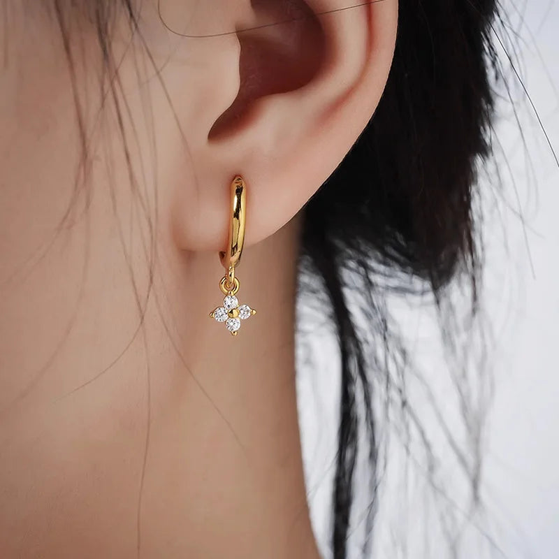 Edelstahl-Zirkon-Halskette mit vierblättrigem Kleeblatt-Anhänger für Frauen und Mädchen, schlichter, eleganter Schmuck, Geschenk, Glücksbringer-Kette