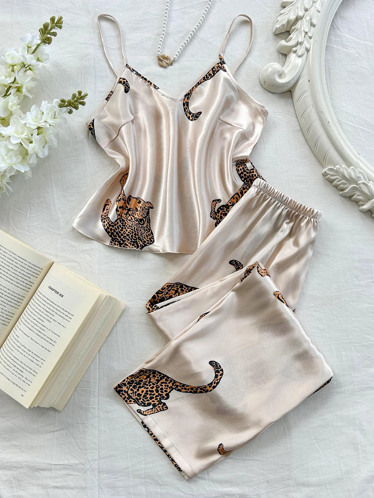 Bequemes, modisches 2-teiliges Pyjama-Set mit Hosenträgern und langen Hosen mit V-Ausschnitt und Leopardenmuster