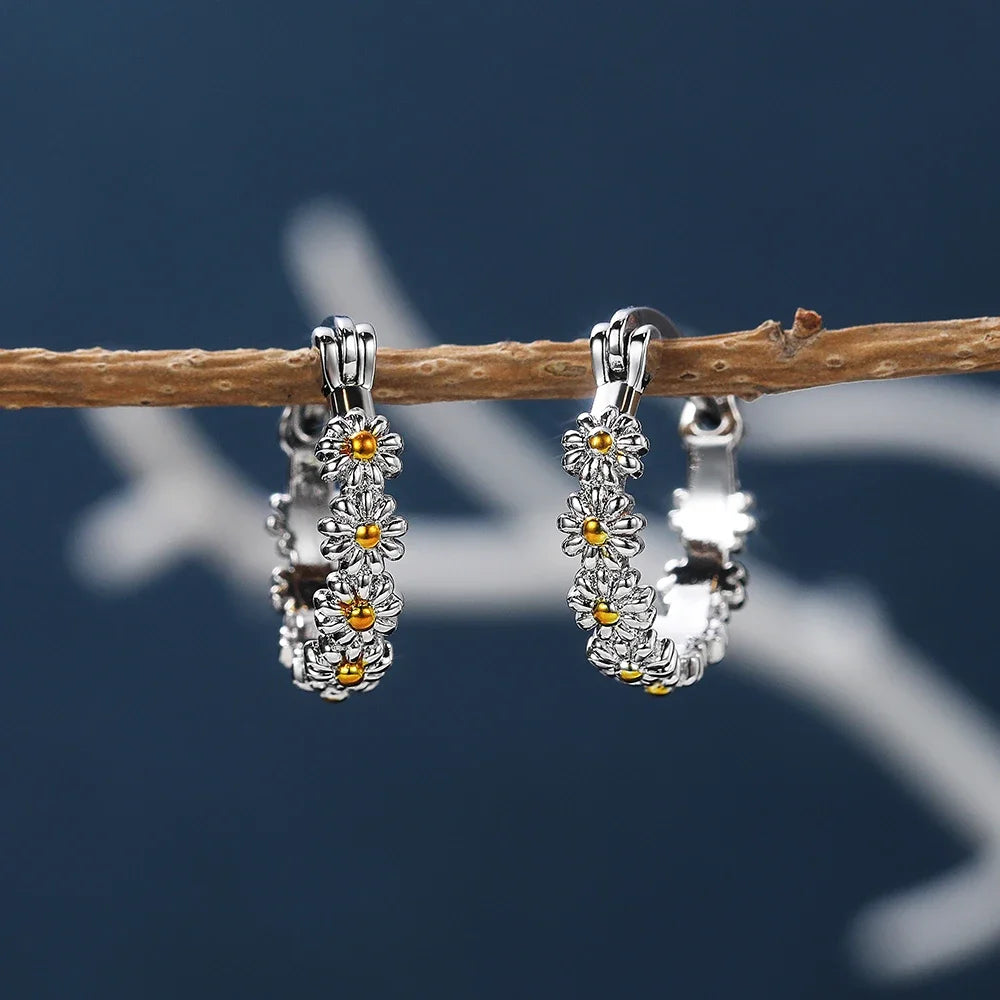 CAOSHI Zarte Gänseblümchen-Creolen für Damen, Alltagstaugliches Accessoire, Eleganter Blumenschmuck für Frauen, Schickes Geschenk, Großhandelsartikel