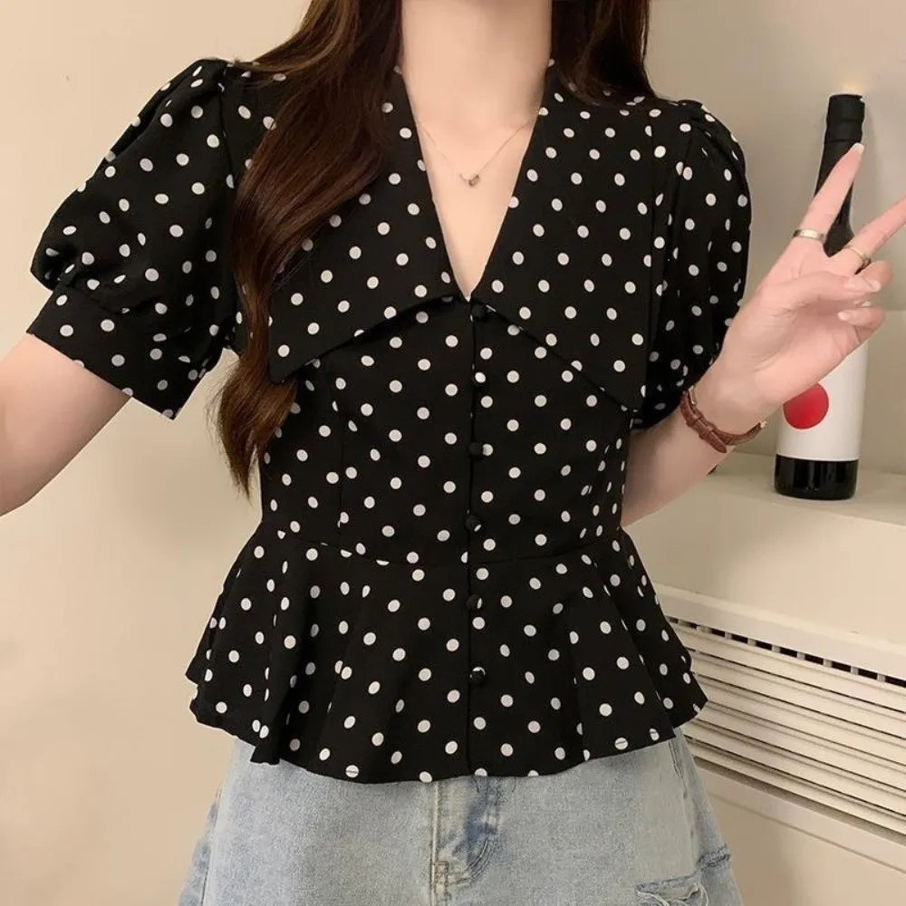Modische Damenbluse mit Peter-Pan-Kragen, Sommer-Retro-Bluse mit Polka Dots, Elegantes Büro-Outfit mit Puffärmeln für Damen