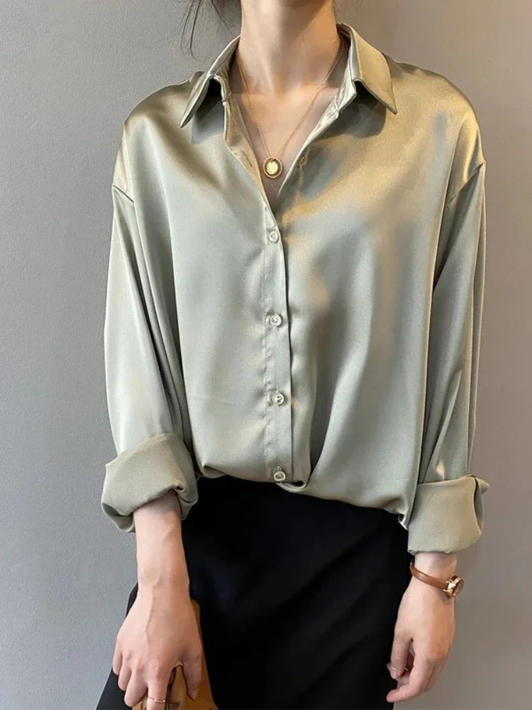 2026 Übergrößen-Bluse Herbst Umlegekragen Elegantes Satin-Oberteil Lockeres Damenhemd Vintage Lässige Seidenbluse mit Knöpfen