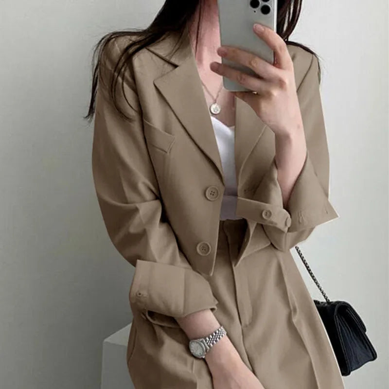 Anzug-Set für Damen: Blazer und Gerade Hose, Einreihig mit Umlegekragen, Büro-Outfit