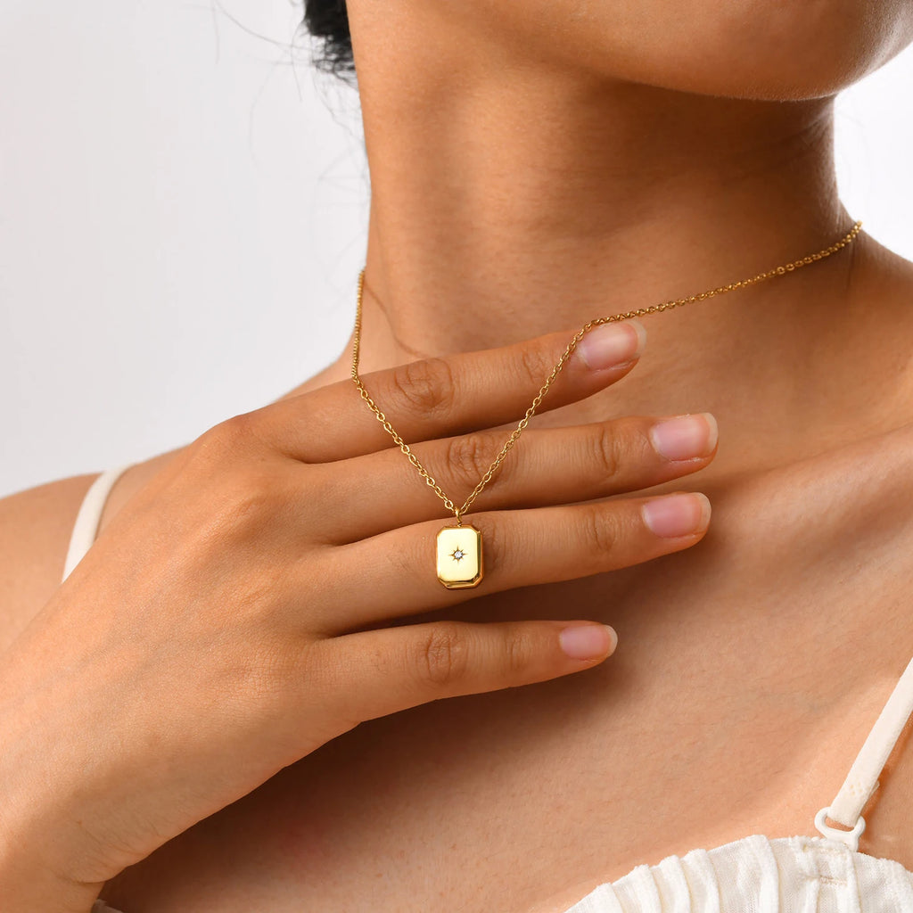 Exquisite Briolette- und quadratische Anhänger-Halskette für Damen |   Hypoallergene, 18 Karat vergoldete Kette aus poliertem Edelstahl