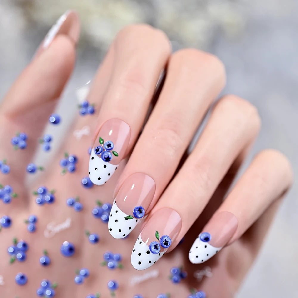 1 Stück Neuer Niedlicher Blaubeer-Frucht-Nagelaufkleber 5D Geprägte Polka Dot Französische Blaubeer-Sommer-Nageldekoration DIY Maniküre-Abziehbilder