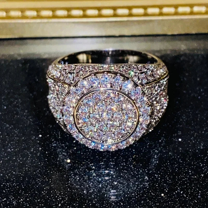 Huitan Helle Eheringe für Frauen, schillernder Zirkonia, luxuriöses, schickes Fingerzubehör, moderner, exquisiter Schmuck für Party
