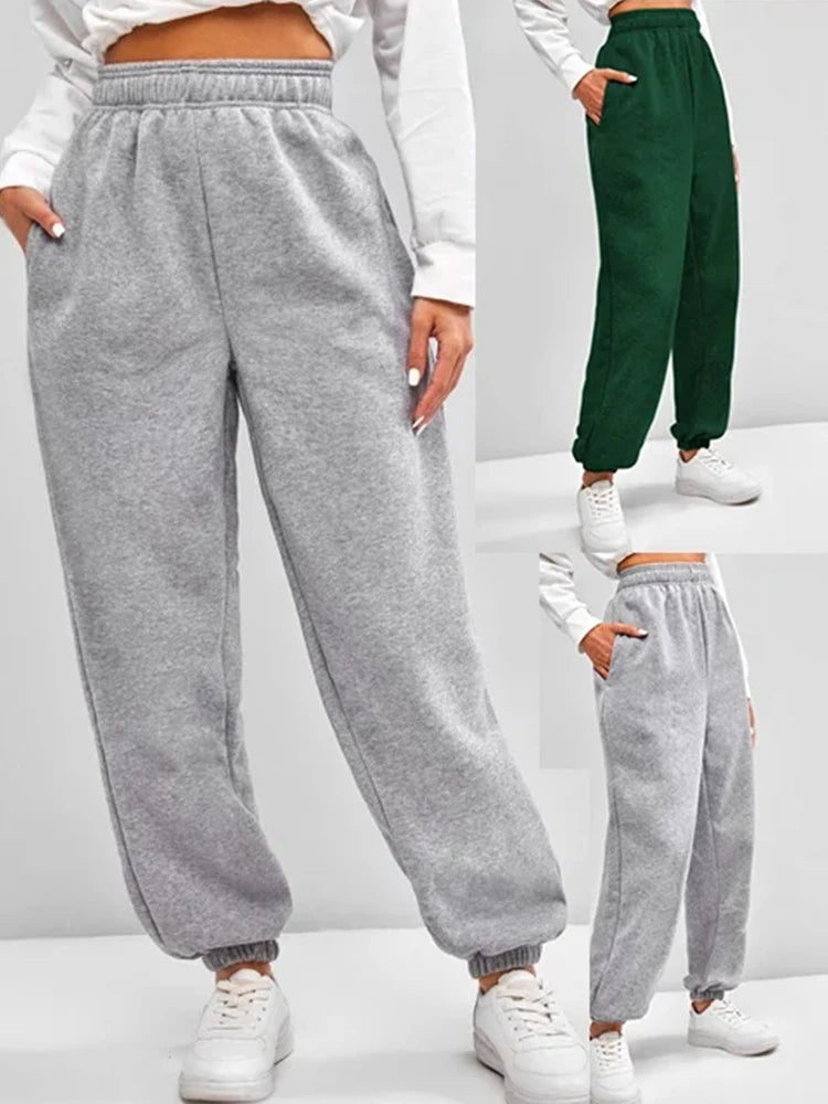Bequeme Jogginghose mit hoher Taille für Damen. Dehnbare und weiche Alltagshose mit elastischem Bund