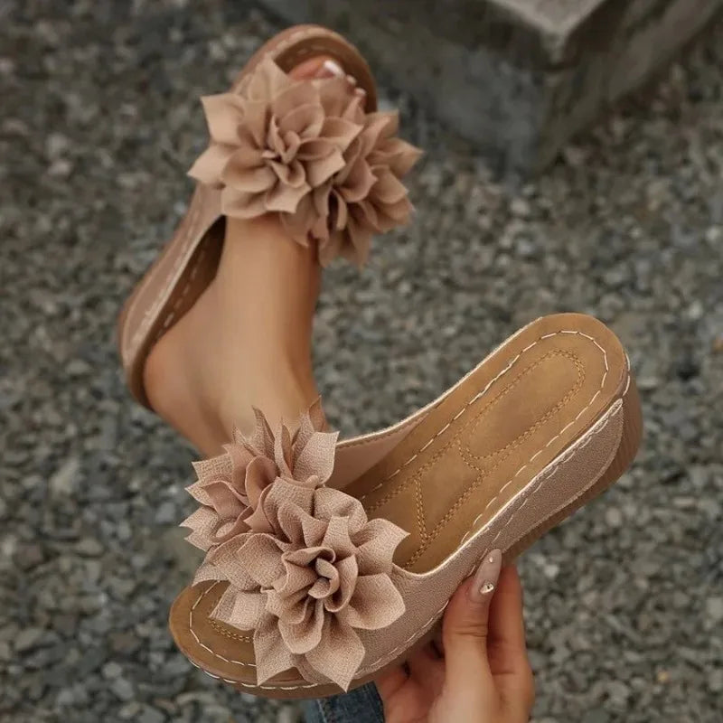 2026 Sommer Damen Grüne Blumen-Keilsandalen mit offener Zehenpartie, bequeme, atmungsaktive Freizeitschuhe für draußen, rutschfeste Sohle